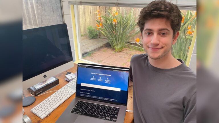 Quién es el joven que creó una web para seguir de cerca el coronavirus