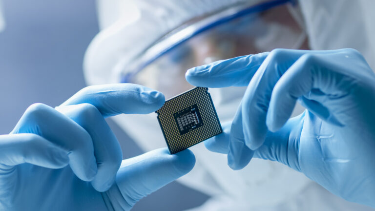 Semiconductores, la carrera tecnológica del futuro que enfrenta a China y EE.UU.