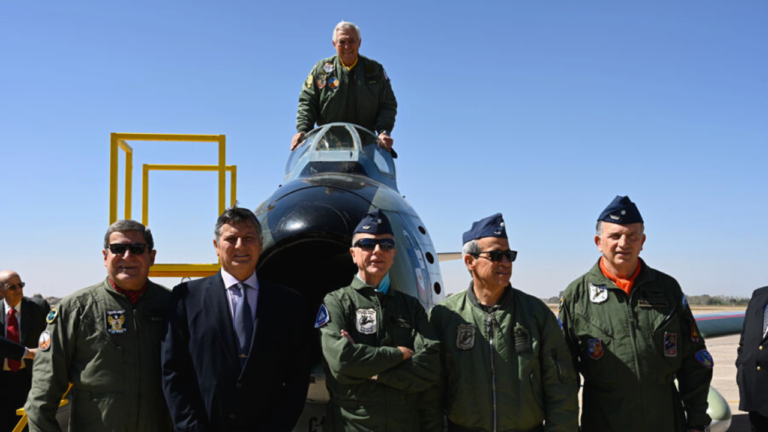 Entre el homenaje y la nostalgia: la puesta en valor y el recuerdo del avión F-86F Sabre, el último real cazador