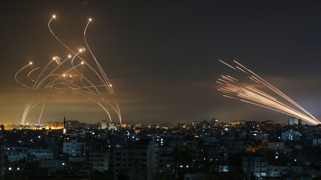 Criticada por sus costos operativos, la Cúpula de Hierro es el sistema de defensa móvil que protege a Israel desde 2011