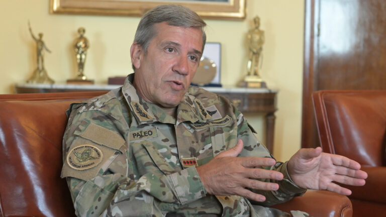 Adquisiciones y equiparación salarial para las Fuerzas Armadas: la mirada del general Paleo
