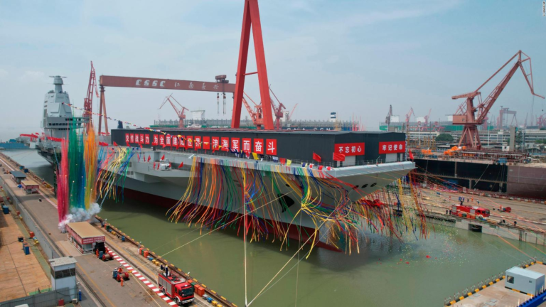 ¿Cómo es el portaaviones Fujian, el último proyecto naval chino que inquieta a las potencias de Occidente?