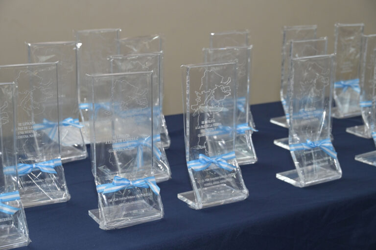 Orgullo y reconocimiento: así fue la entrega de estatuillas a Veteranos de Malvinas a 41 años de la guerra