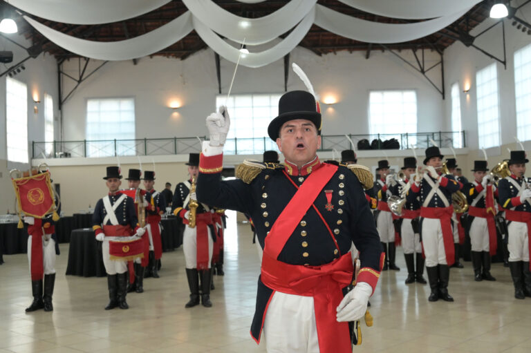 Acordes para la guerra, lemas para la eternidad: ¿por qué la música militar acompaña a los ejércitos?