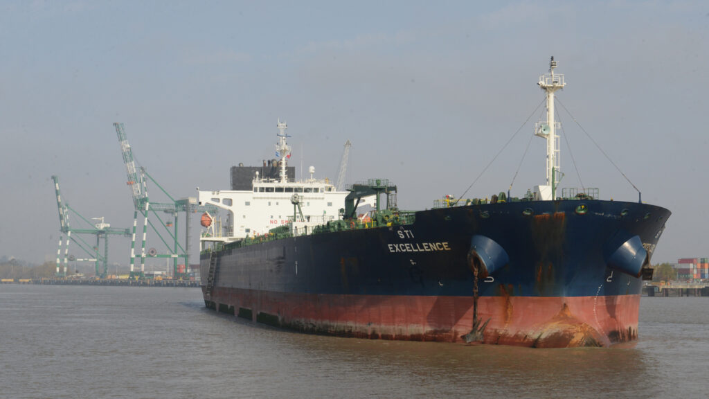 La Hidrovía Paraguay-Paraná se ha convertido en la ruta privilegiada de salida del complejo agroexportador argentino y de los países vecinos