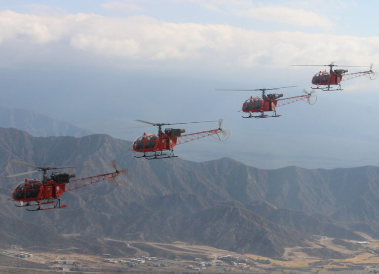 Búsqueda y rescate en alta montaña: ¿cómo operan los helicópteros y pilotos de la Fuerza Aérea Argentina?