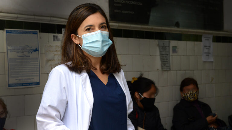 Historias mínimas: una psicóloga y los riesgos de trabajar en un hospital en tiempos de COVID-19