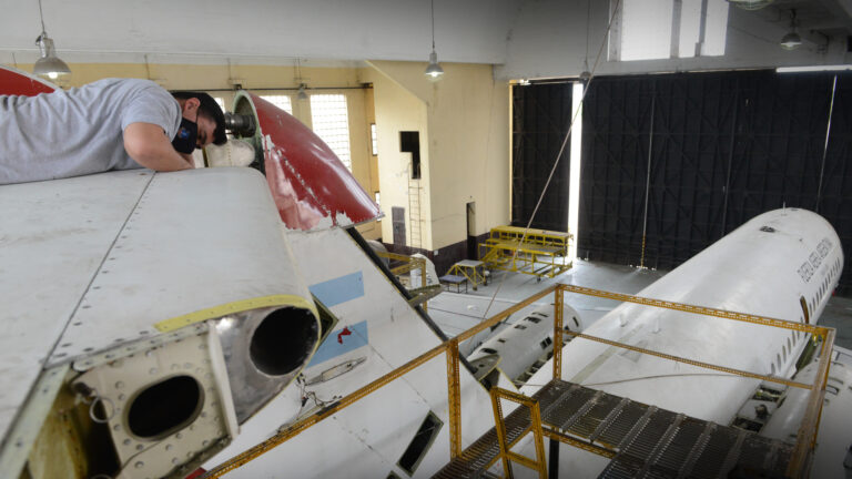 Fuerza Aérea: historias de vida y superación detrás del Fokker F-28