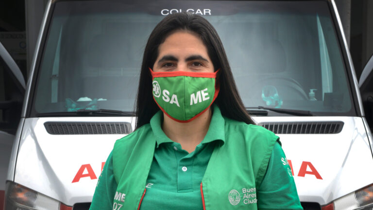 Paola Garbalena: “En la ambulancia, somos dos contra el mundo”