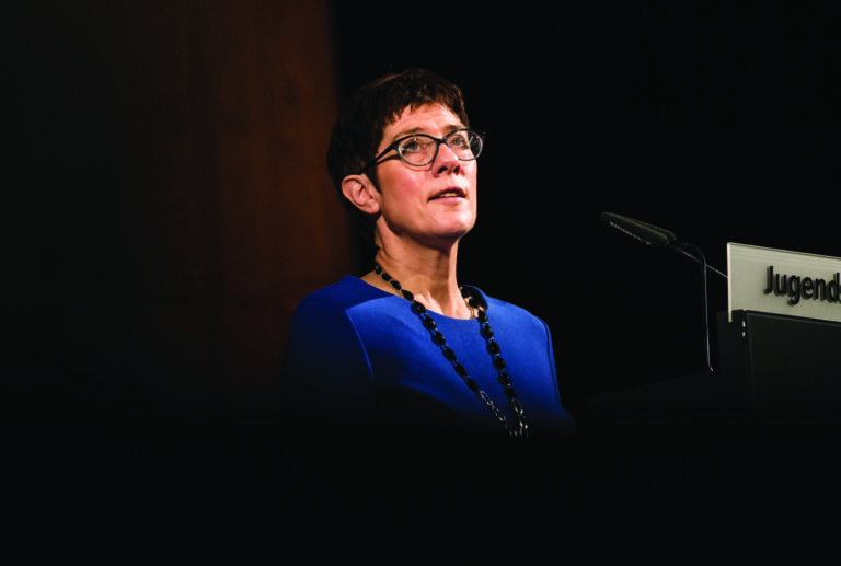 AKK, ¿la sucesora de Angela Merkel?