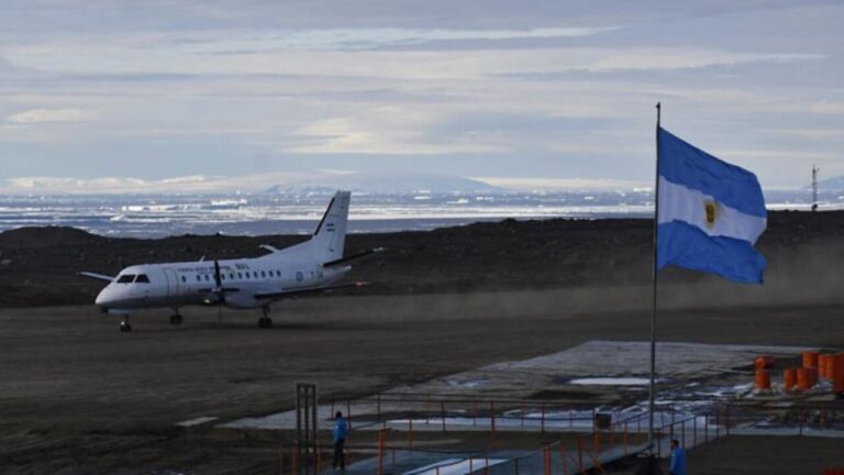 Hazaña aeronáutica: ¿cómo se preparó la tripulación del Saab 340 para aterrizar en la Antártida?