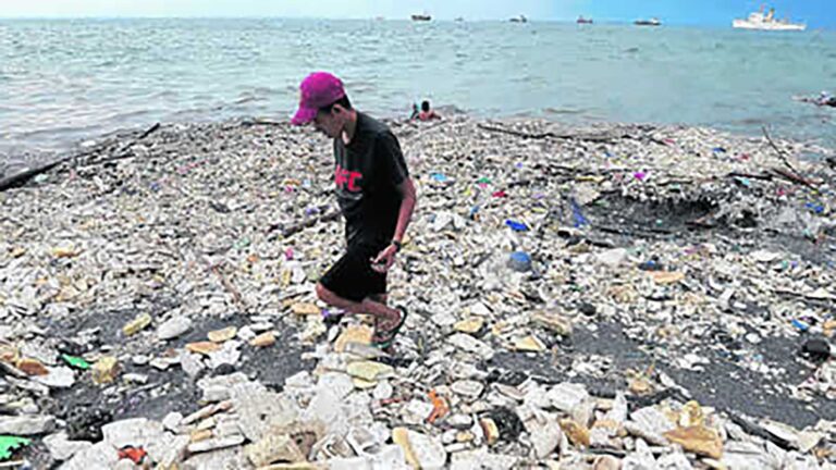 Invadidos por el plástico