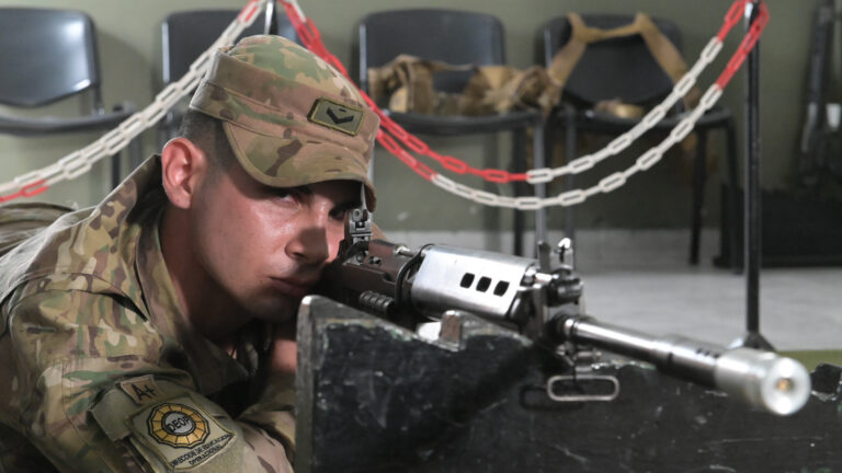 Hecho en Argentina: ¿cómo es el simulador que el Ejército utiliza para entrenar a sus francotiradores?