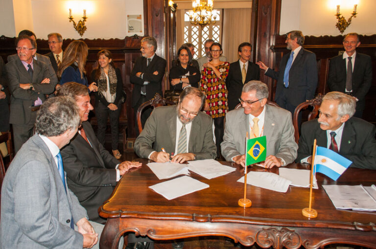 INVAP construirá un reactor de investigación para Brasil