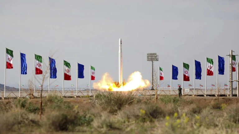 Carrera espacial: Irán lanzó un nuevo satélite que promete tensionar el tablero internacional