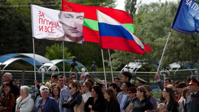 Protestas en Tiraspol con banderas de Rusia y Transnistria - Vadim Denisov_AFP_