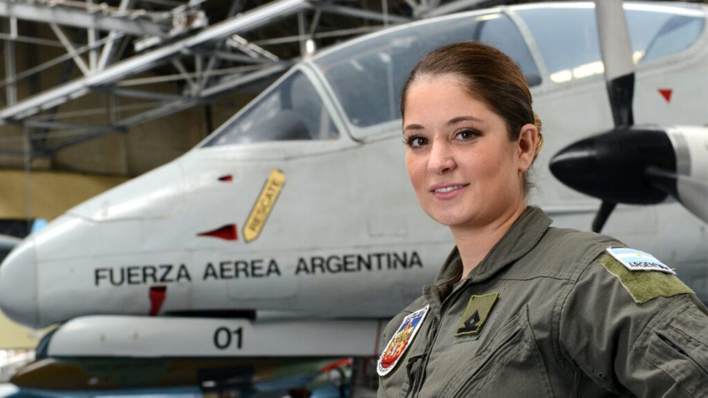 Sofía Vier primera mujer argentina en egresar de las Fuerza Aérea