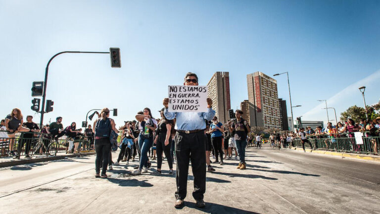 Continúan las protestas en Chile y la calma no asoma