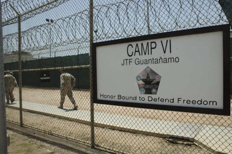 Obama buscará cerrar Guantánamo