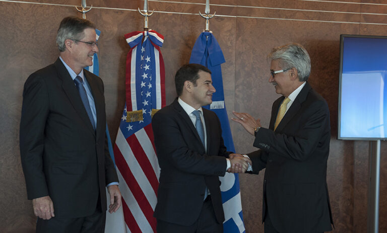 YPF firmó el acuerdo con Chevron