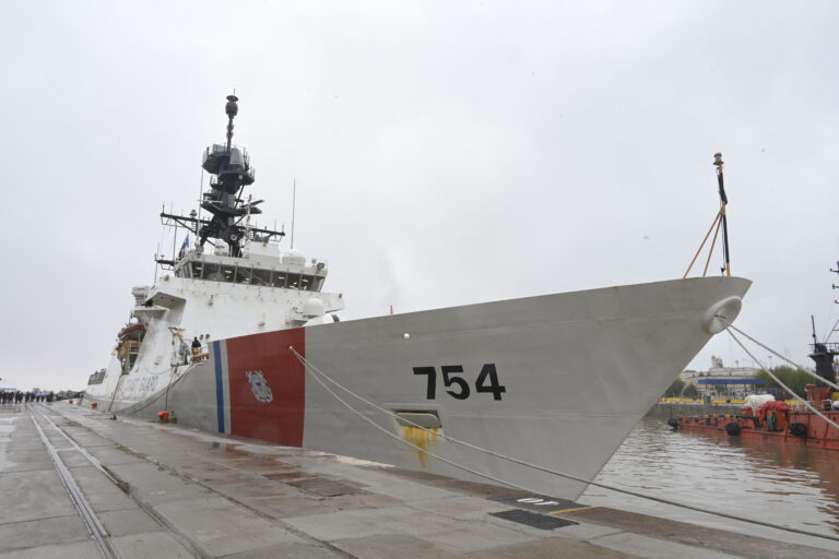 Cómo es “Cutter James”, uno de los buques más sofisticados de la Guardia Costera de EE. UU. que arribó al país