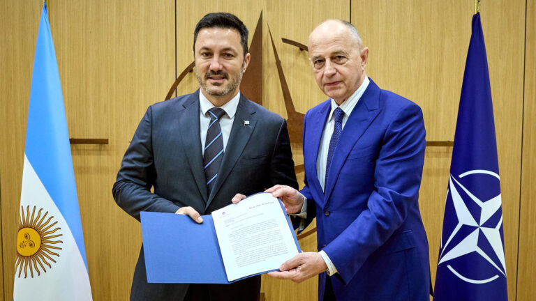 Argentina busca asociarse a la OTAN, ¿qué implica ser socio global?