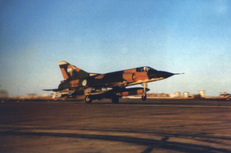 Bautismo de Fuego de la Fuerza Aérea: 4 relatos de coraje y heroísmo en la Guerra de Malvinas