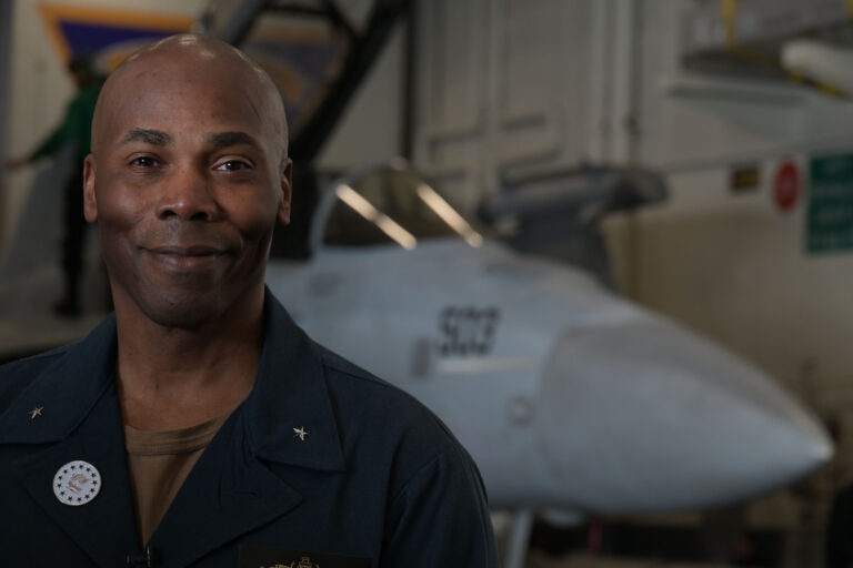 Contraalmirante Alexis Walker, desde el USS George Washington: “Este portaaviones es una ciudad que nunca duerme”