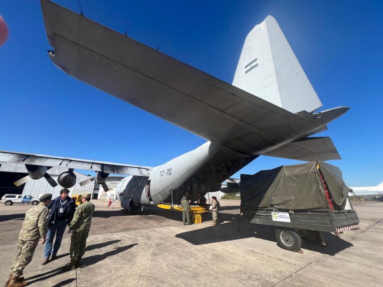 Inundaciones en Brasil: las Fuerzas Armadas Argentinas iniciaron la operación “Mano amiga” con el despegue de un Hércules C-130