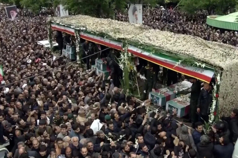 Contraste: Irán se reordena políticamente entre homenajes y repudios a Ebrahim Raisi