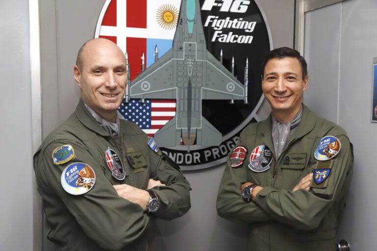 DEF con el equipo del Programa F-16: “Un Estado tiene que ser capaz de defender sus intereses”