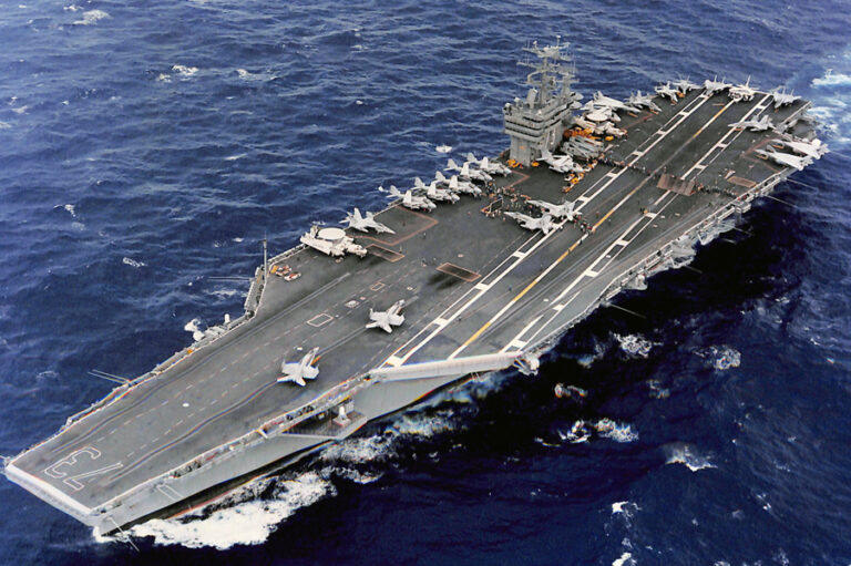 En detalle: así es el portaaviones nuclear de Estados Unidos que operará junto a la Armada Argentina