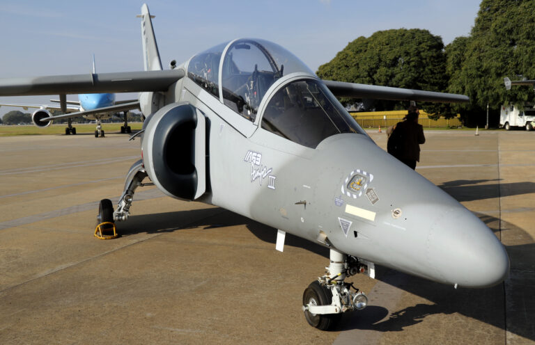 Aeronaves con capacidades de combate, enlace y vigilancia: ¿cuáles son los nuevos sistemas de armas de la Fuerza Aérea Argentina? 