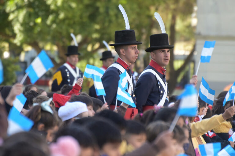 Derribando mitos: todo sobre Manuel Belgrano y la diferencia entre prometer y jurar la Bandera
