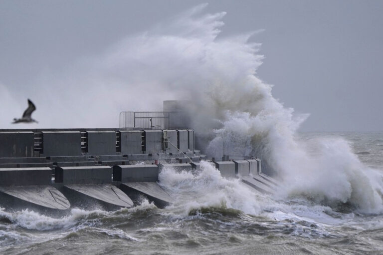El cambio climático pone en alerta al Reino Unido: así es el kit de supervivencia que recomiendan