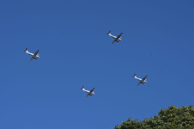 ¿Cuáles son las aeronaves más importantes de la Fuerza Aérea Argentina que participaron del desfile militar?