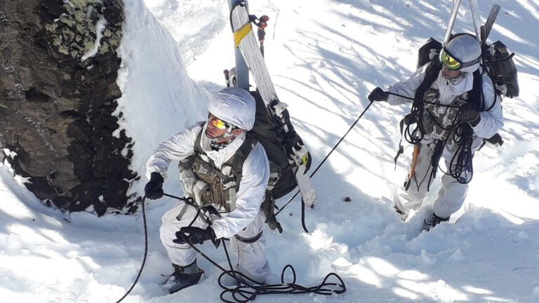 Cómo es la formación en la Escuela Militar de Montaña y qué cursos se dan