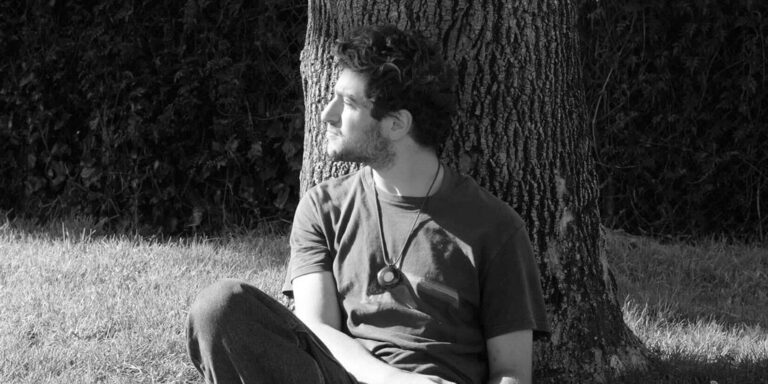 La Inteligencia Artificial va por todo: el “collar amigo” que propone una solución a la soledad