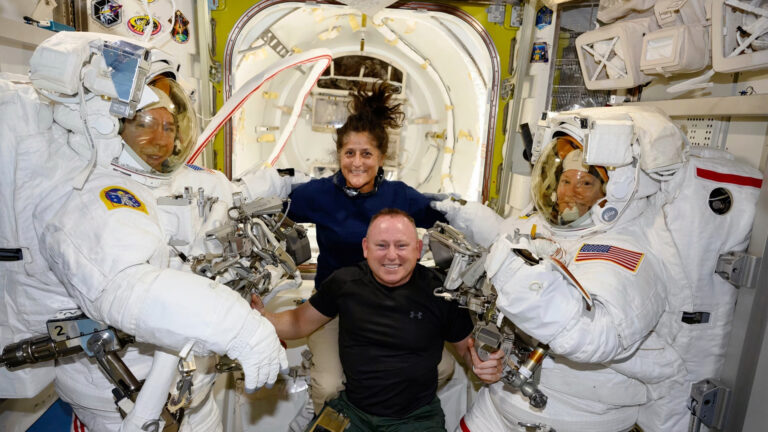 NASA: quiénes son los astronautas que están varados en el espacio