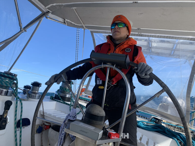La capitana argentina que desafía el Drake: el viaje de Paula Cavicchia a la Antártida