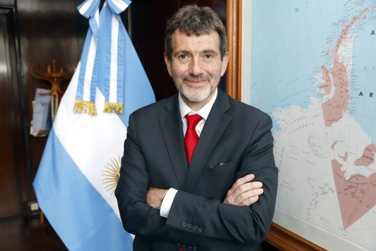 Juan Battaleme: “Si a nuestros militares los ponemos a entrenar con los mejores del planeta, eso los va a motivar”