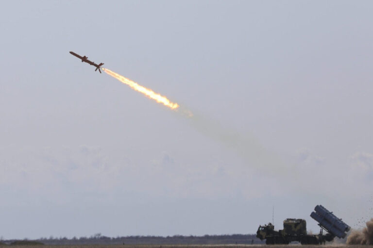 El dron Palianytsia y el misil Neptuno, las nuevas estrellas de la industria militar ucraniana