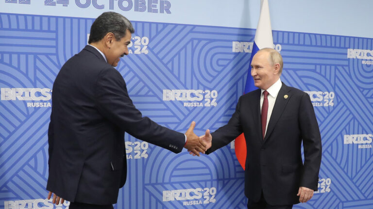 “Solidaridad mundial”: los aliados de Maduro ante el despliegue militar de Estados Unidos