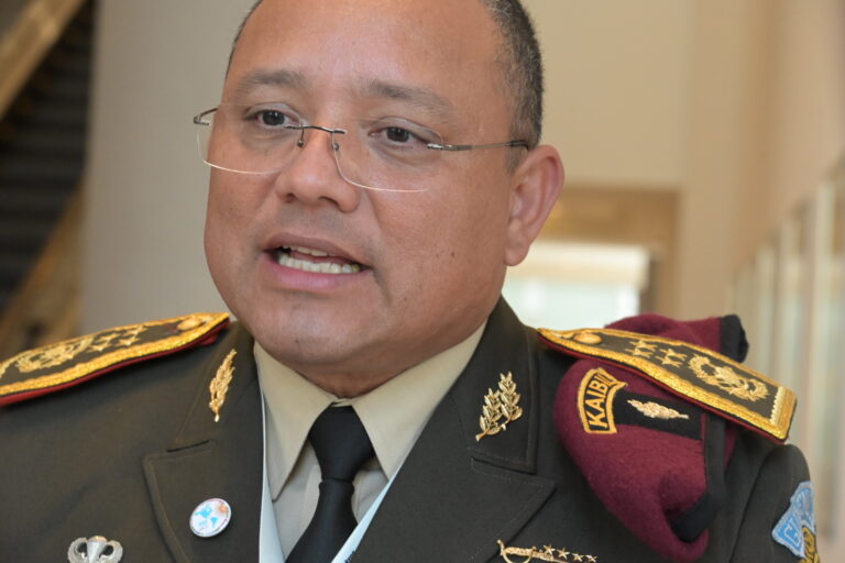 Ministro de Defensa de Guatemala con DEF: “El crimen organizado no respeta fronteras”