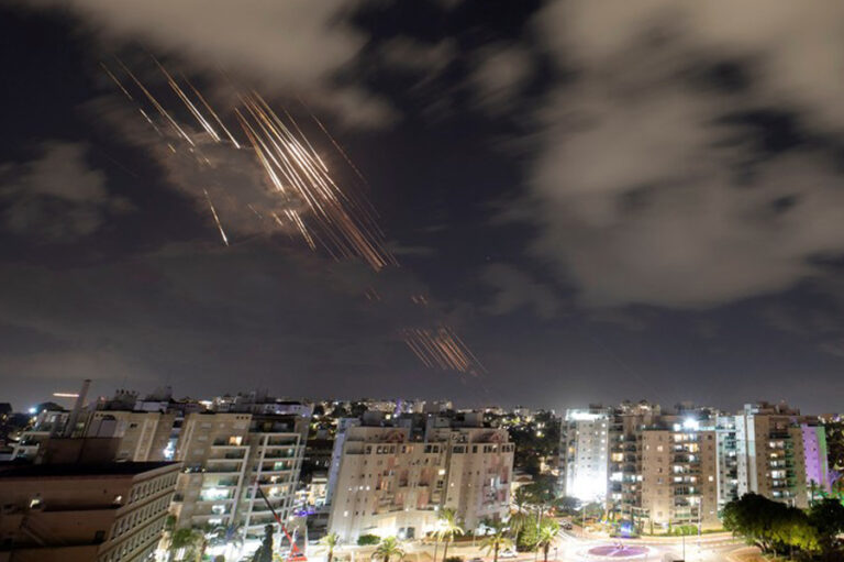 Irán ataca Israel: ¿qué poder de fuego y arsenal armamentístico desplegó Teherán?