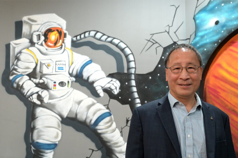 Edward Lu, exastronauta de la NASA: “Es muy probable que haya vida fuera de la Tierra y en nuestra propia galaxia”