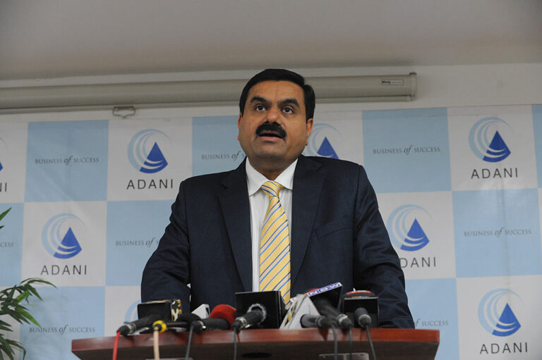 Energía solar: acusaron al magnate indio Gautam Adani de fraude y sobornos millonarios para ganar contratos