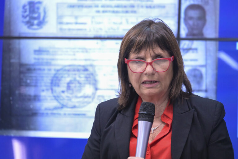 Patricia Bullrich impulsa un organismo para el procesamiento de perfiles genéticos en investigaciones criminales