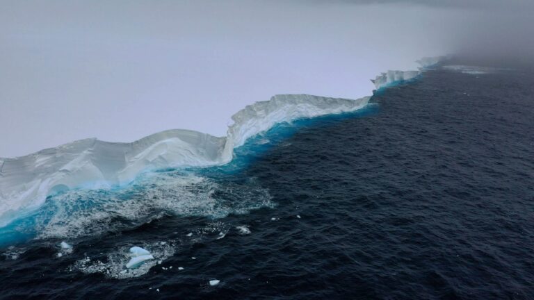 Antártida: todo sobre A23a, el iceberg más grande del mundo que navega a la deriva