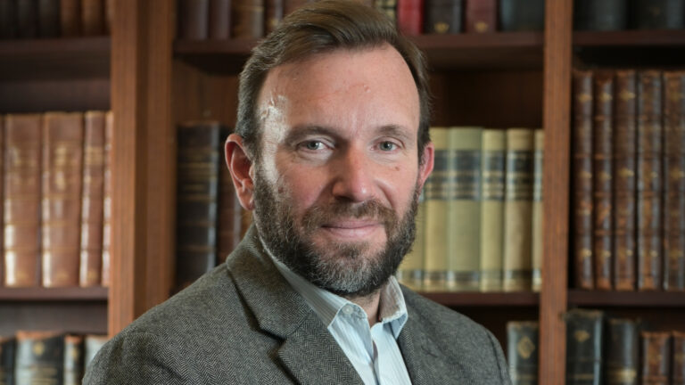 Fabián Calle: “Los intereses extranjeros ataron las manos de la defensa argentina” 